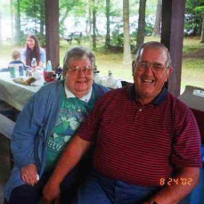 Oh how Florian so loved the family get togethers - this one was the family reunion at Jack Lake in 2002.  Our sweetheart has been invited to a new reunion with her Savior - can't you just picture that big smile on her face !! - Mike & Sandy