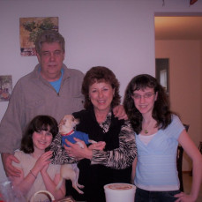 Ron, his wife Patti and two of his grandchildren, Amber & Tanya - tknigge
