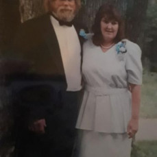 Uncle Larry loved his family.  We will love and miss him very much. - Rhonda Ramey