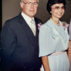 Aunt Kaye and Uncle Gerald hosting my wedding.  August 1985 - Kim
