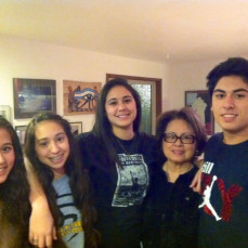 Thanksgiving 2012. Courtney, Olivia, Mariah, Grandma and Jordan - Olivia Reyes